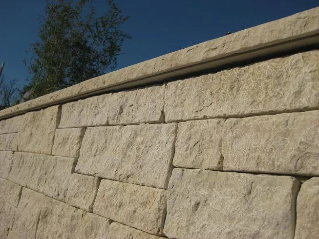 Kanfanar Mauer und Abdeckplatte