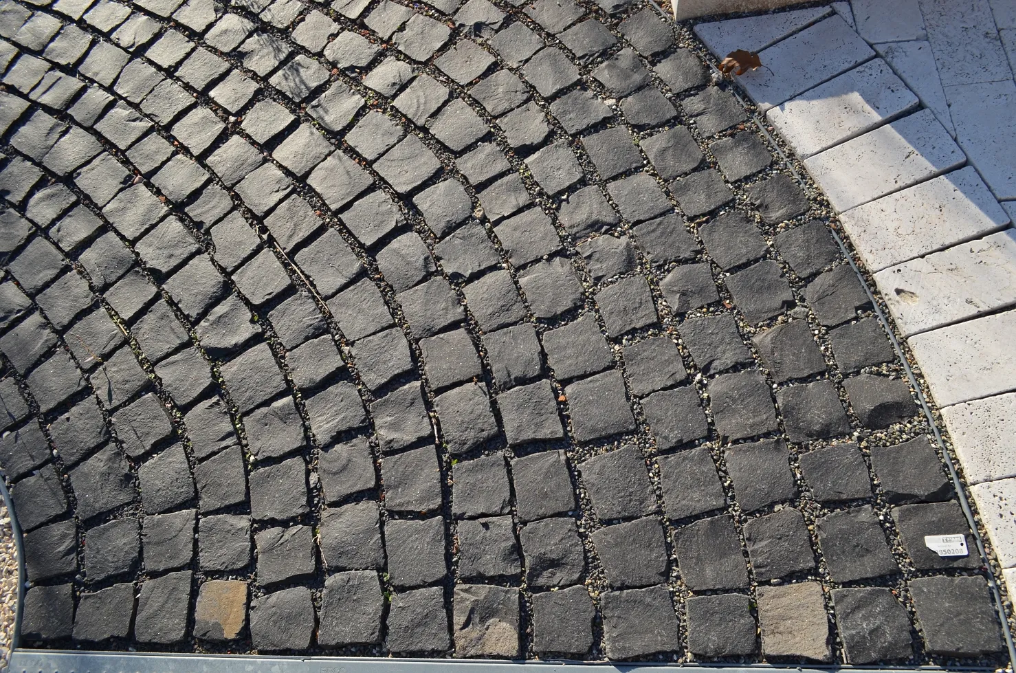 \\AD.Baustoffe-stark.de\Stark\Preislisten\Produktbilder\Natursteine\Basalt\18850208 STARK Baustoffe Natursteine Basaltpflastersteine.JPG