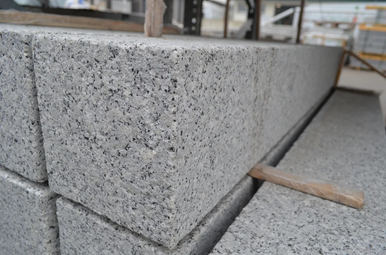 GRANIT-PALISADEN 15X15X250 CM    KANTOR