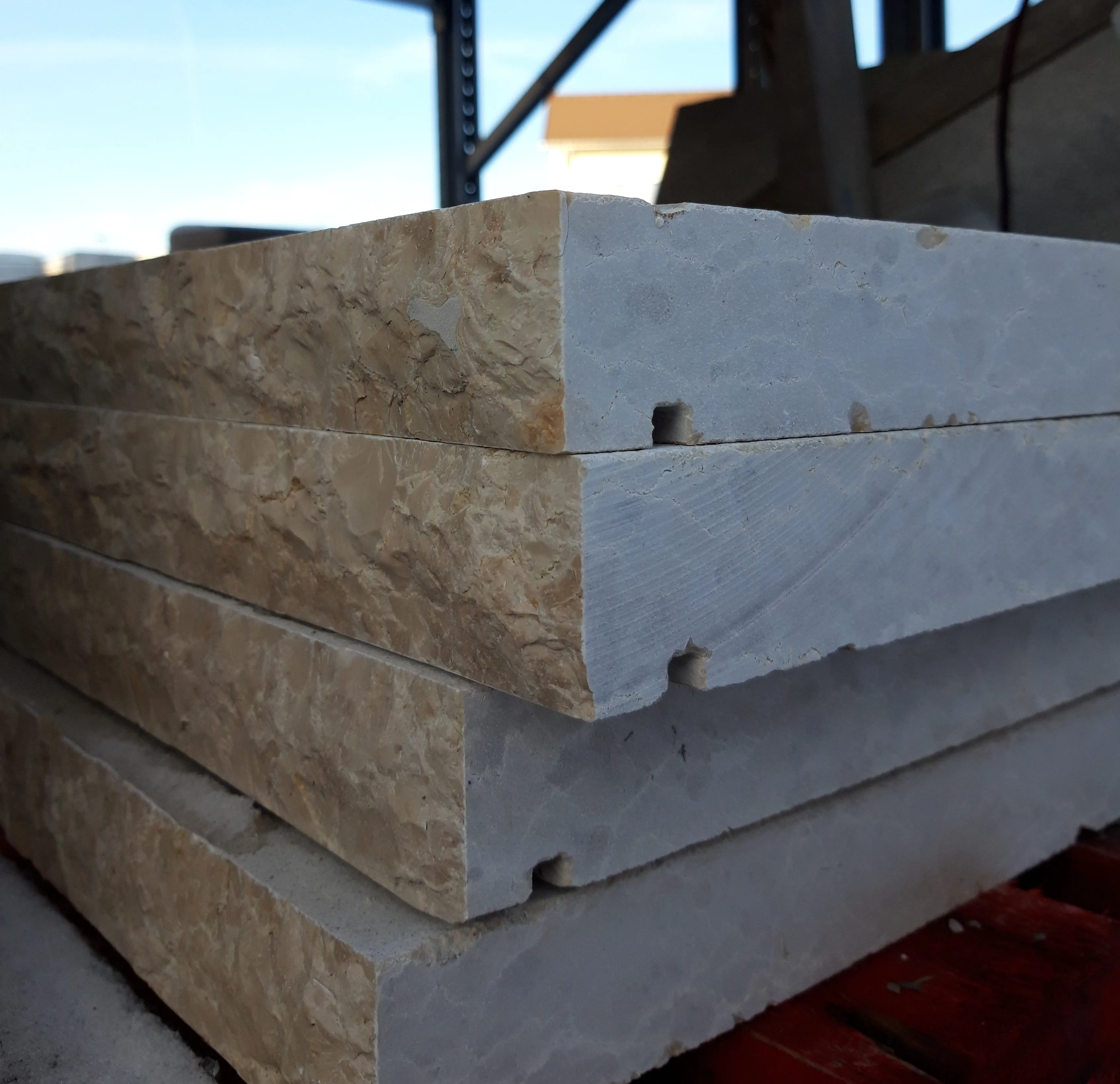 \\AD.Baustoffe-stark.de\Stark\Preislisten\Produktbilder\Natursteine\Kanfanar\18880216 STARK Baustoffe Natursteine Kalk Abdeckplatten  (93).jpg